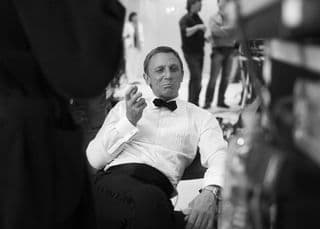 Daniel Craig teases that ‘Kniv
