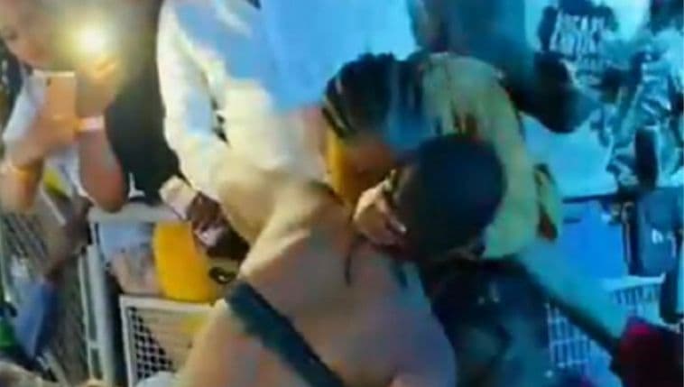 Zodwa Wabantu forcefully kissed by female fan