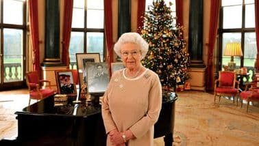 A Royal Christmas: The Queen u