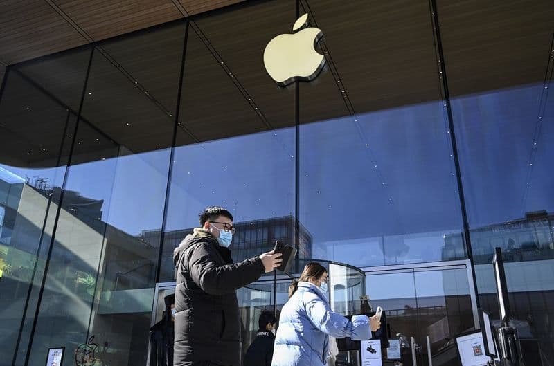 Apple hits revenue record desp