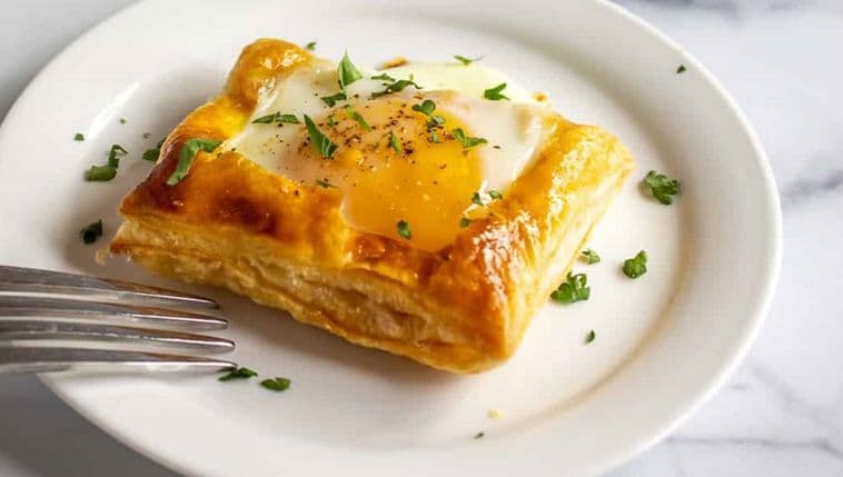 Puff pastry baked eggs