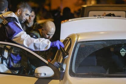 Israel conducts manhunt after an axe attack